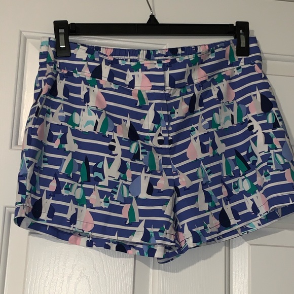 Vineyard Vines Pants - VINEYARD VINES HARBOR SCENE PRINT FOLEY SHORTS 🩳
